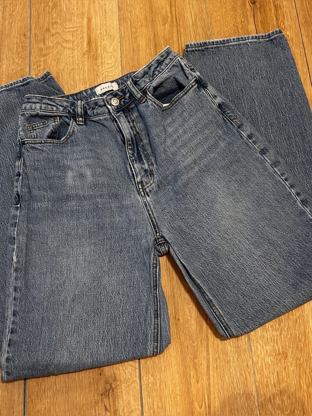 PacSun Straight-Leg Mid Wash Women’s Jeans